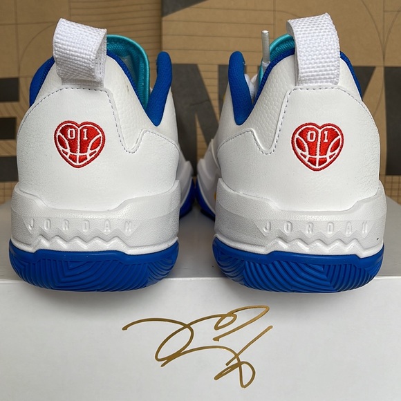 Jordan One Take 4
Basketball Shoes
White/Lagoon Pulse/Gold/ Chile Red
DO7193-164 - Picture 14 of 16